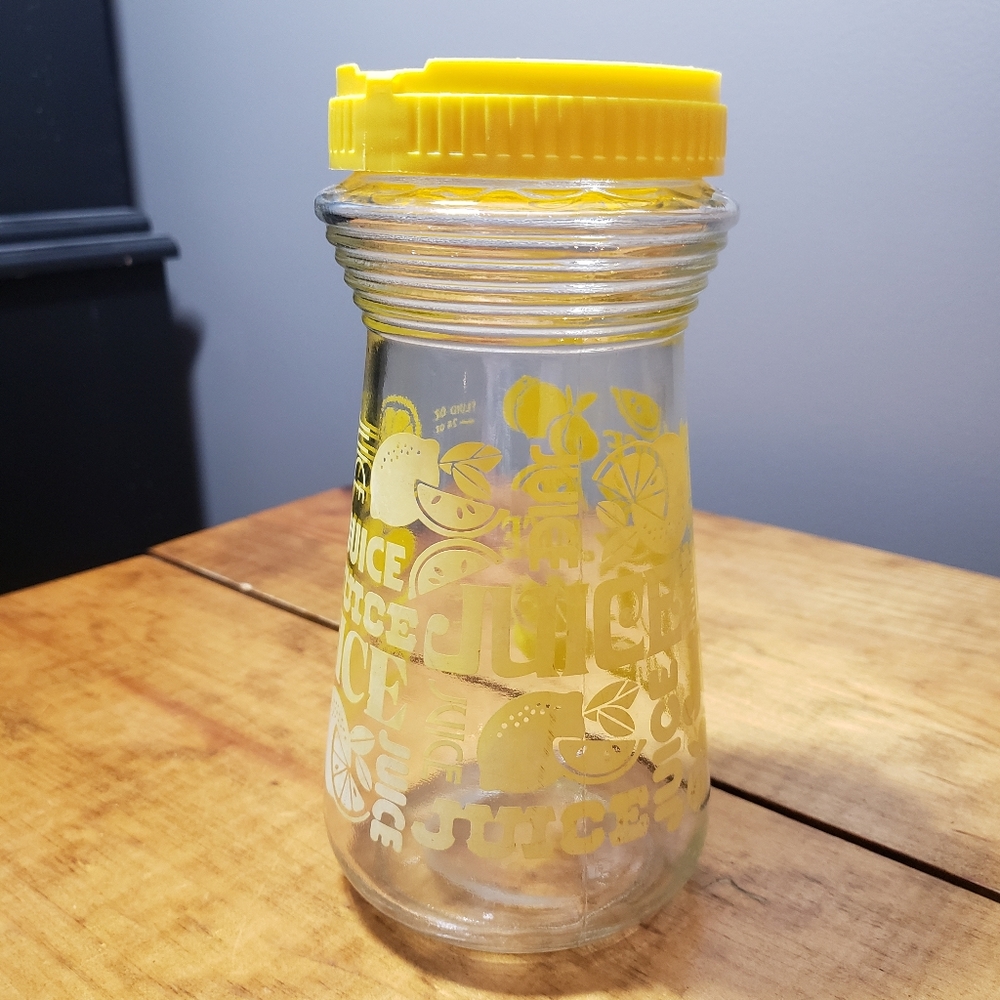 Vintage Lemonade/Fruit Juice Clear Glass & Yellow Carafe Pitcher w/Lid 24oz.